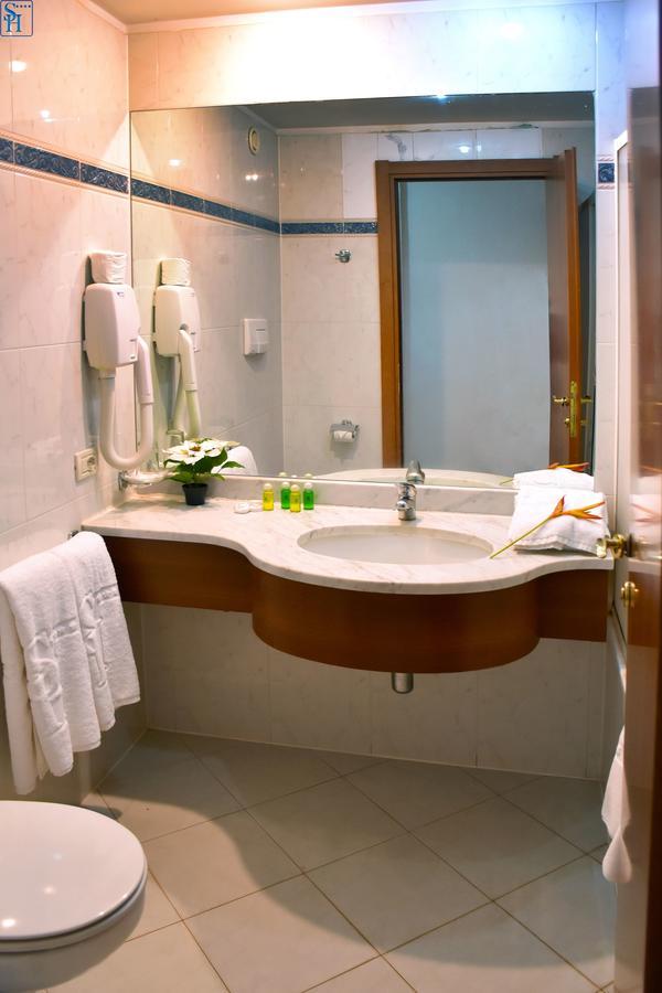 Hotel Splendid Ouagadougou Bagian luar foto