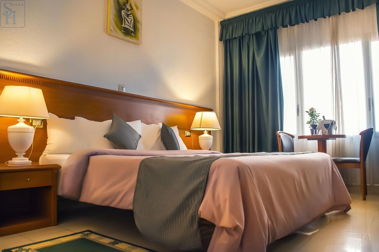 Hotel Splendid Ouagadougou Bagian luar foto