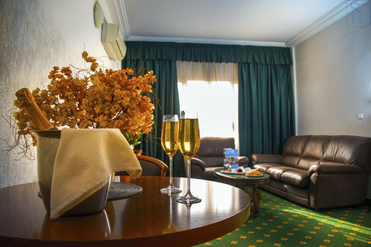 Hotel Splendid Ouagadougou Bagian luar foto
