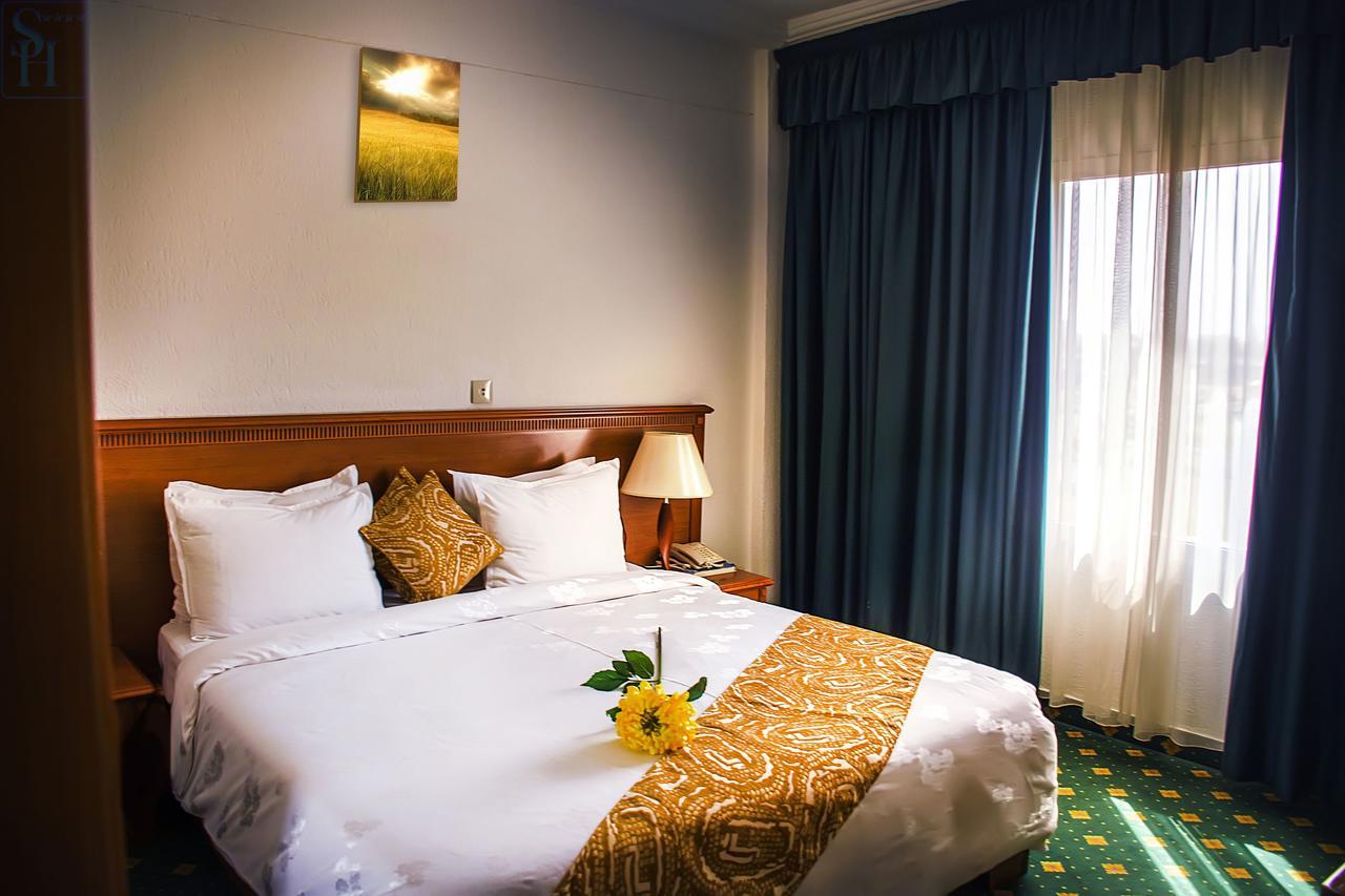 Hotel Splendid Ouagadougou Bagian luar foto