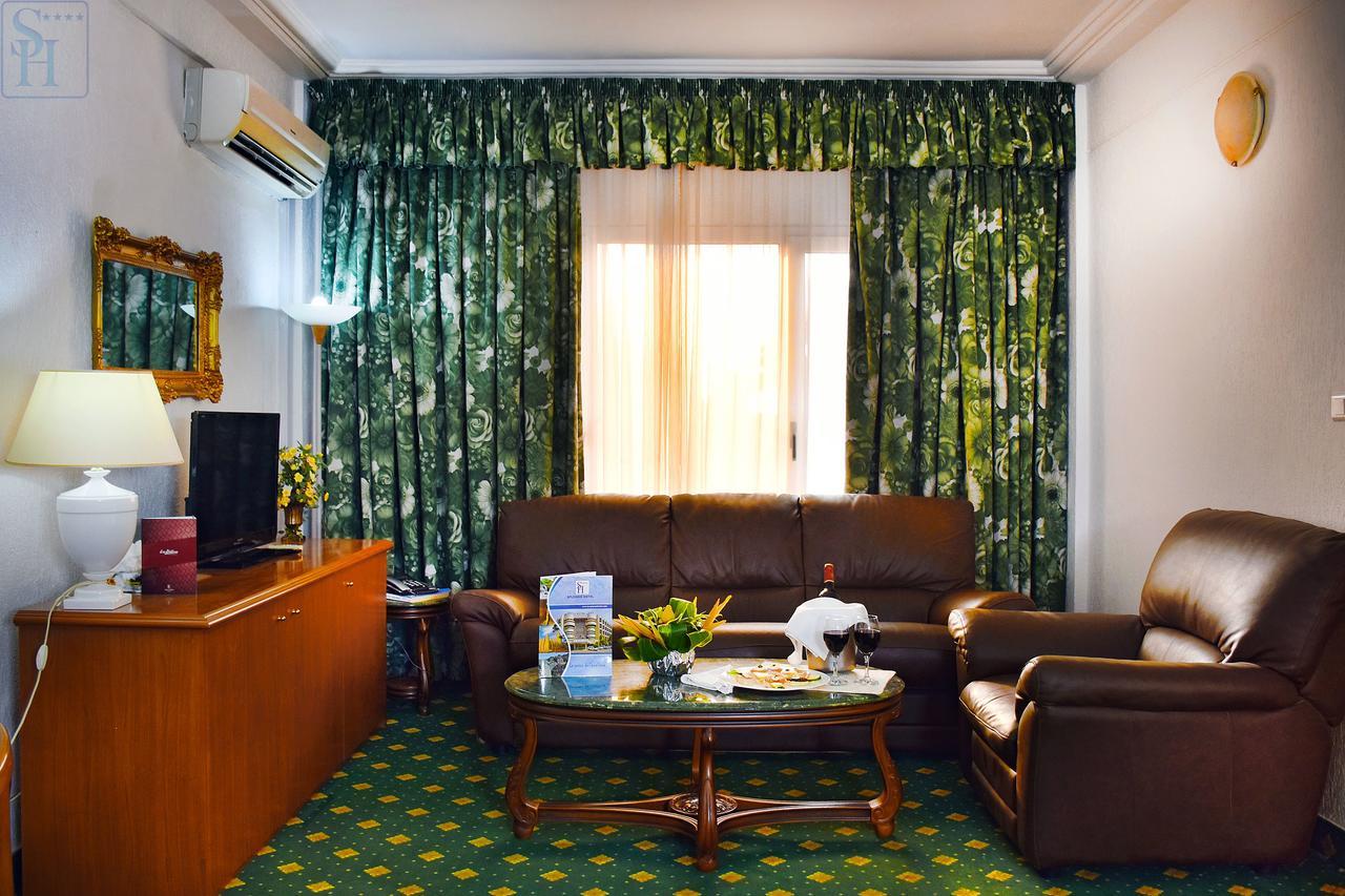 Hotel Splendid Ouagadougou Bagian luar foto