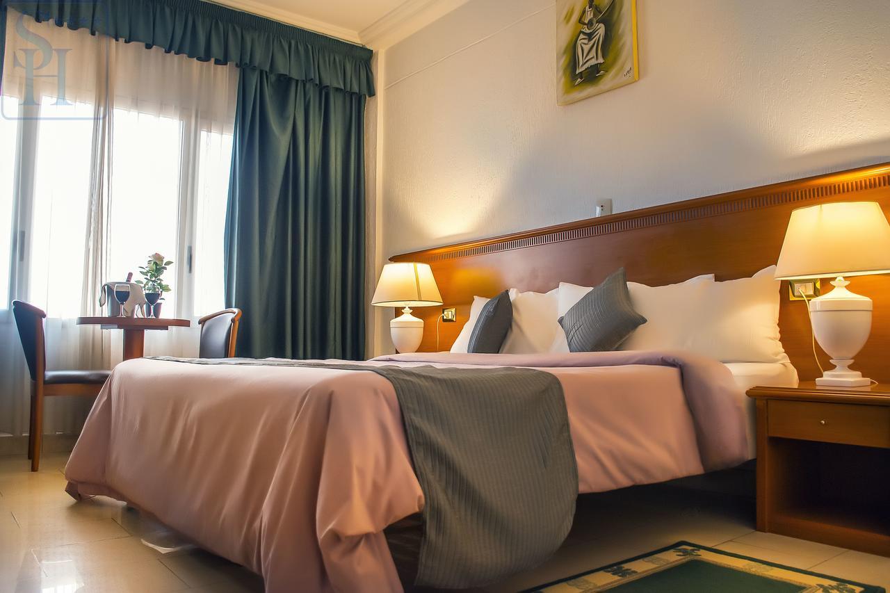 Hotel Splendid Ouagadougou Bagian luar foto