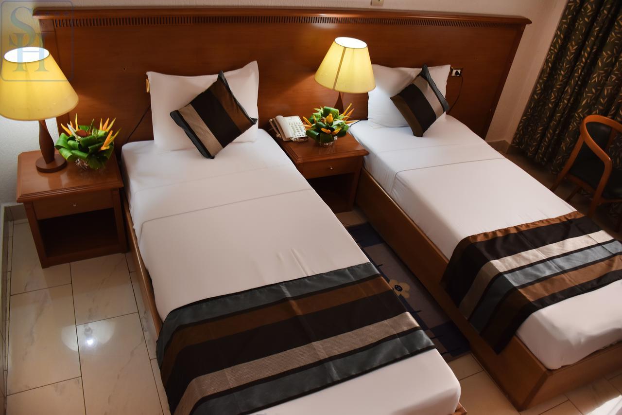 Hotel Splendid Ouagadougou Bagian luar foto